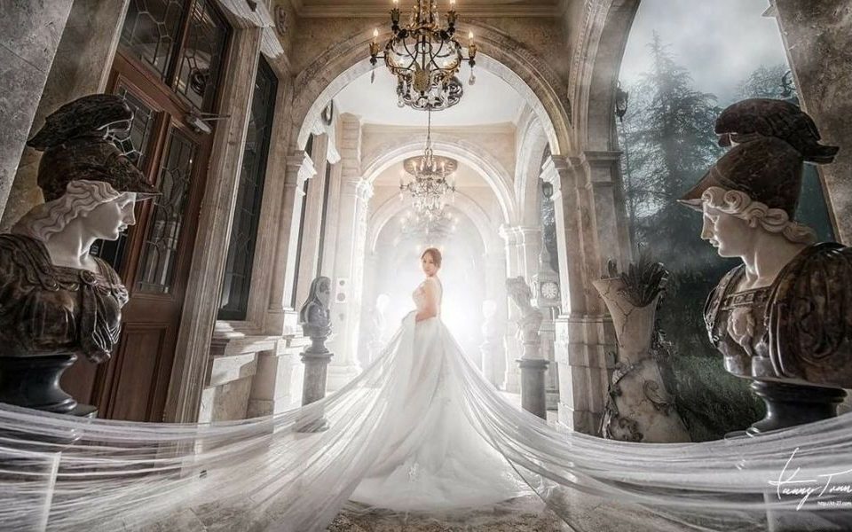 Unique Wedding Dresses - Featured Image - gellywee
