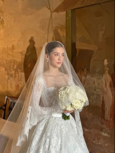 Beautiful Wedding Bouquet Ideas for Malaysian Brides - Classic Rose Dome 1